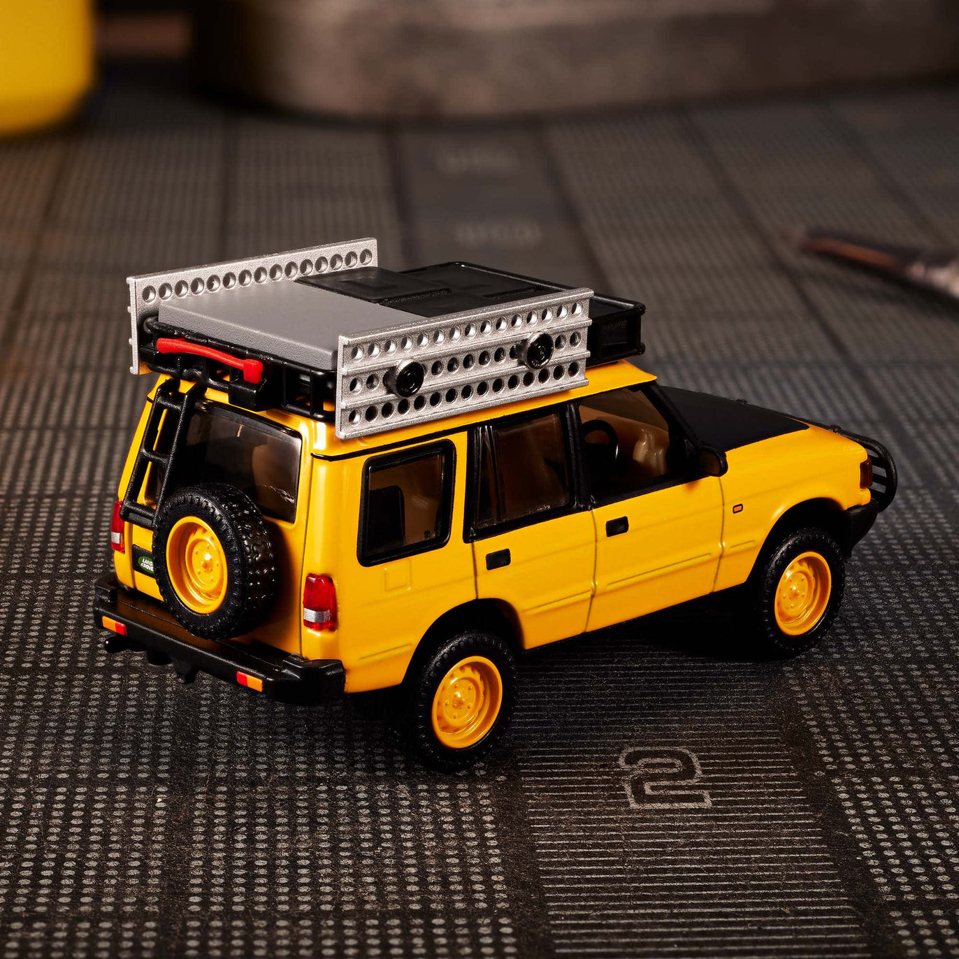 Hot Wheels Collectors Elite 64 Mod Shop '94 Land Rover Discovery